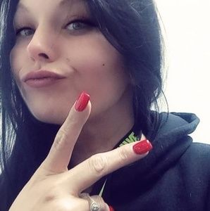 Meet your Posher, Candice n